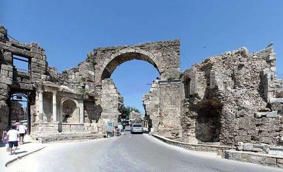 side vespasian gate tour 1
