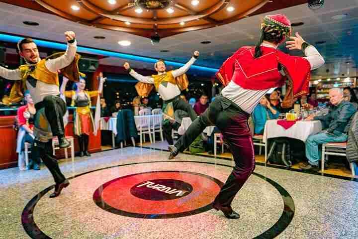 Highlights of the New Year's Eve Dinner Cruise by Turna Tour Cruise 5 Turna Tour